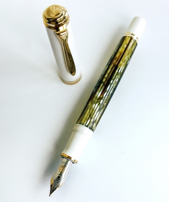 Stilou Souveran M400, penita M aur 14K, accesorii placate cu aur, alb-verde, Pelikan