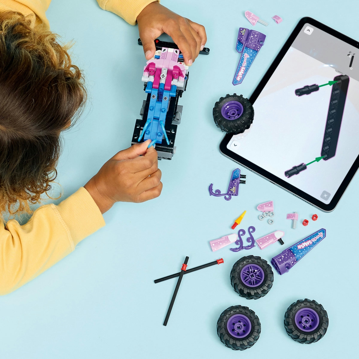 Monster Jam Sparkle Smash cu motor cu arc 42220 LEGO Technic - BNB