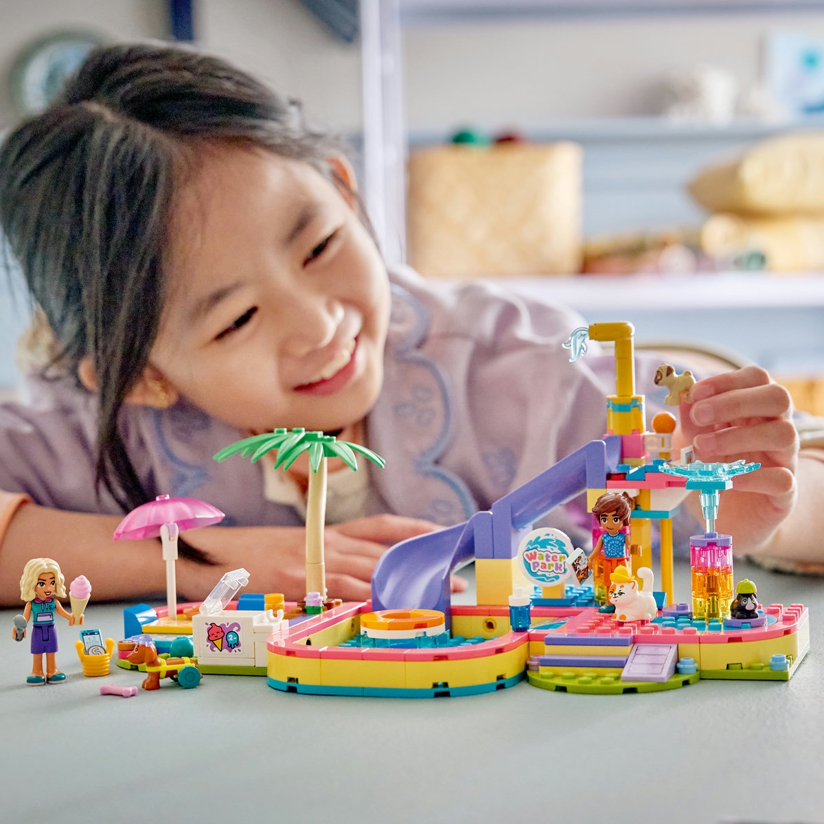 O zi distractiva in parcul acvatic 42676 LEGO Friends - BNB