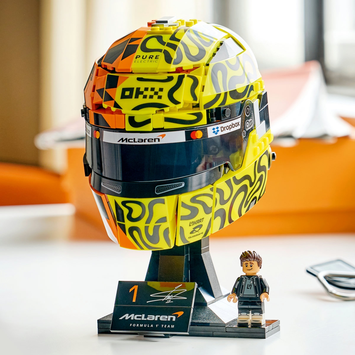 Casca lui Lando Norris McLaren Mastercard F1 Team 43023 LEGO