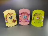 Martisor pandantiv din lemn, in cutie colorata cu fluturas 