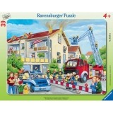Puzzle pompieri in actiune, 39 piese Ravensburger